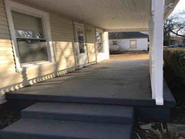 112 N Sedgwick St - Photo 3 of 6