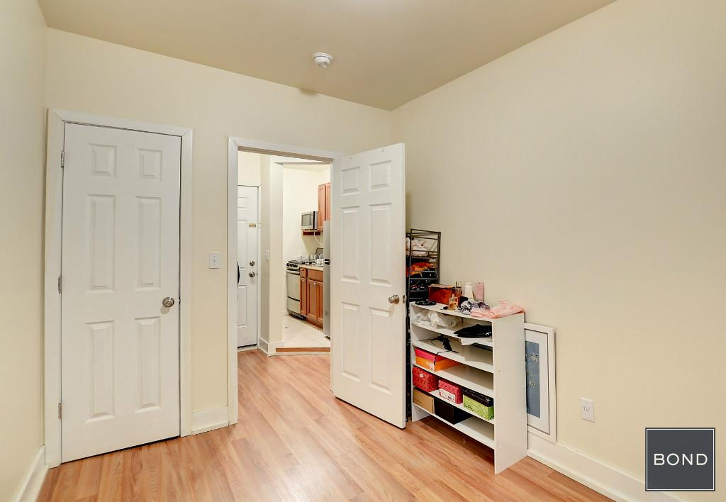 E 63rd St & Lexington Ave - Photo 2 of 5