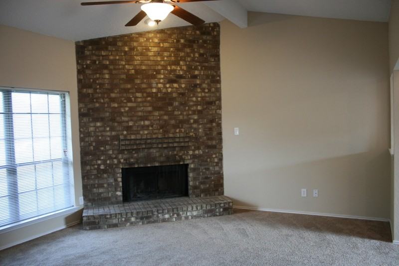 2610 Hartford Ln - Photo 3 of 13