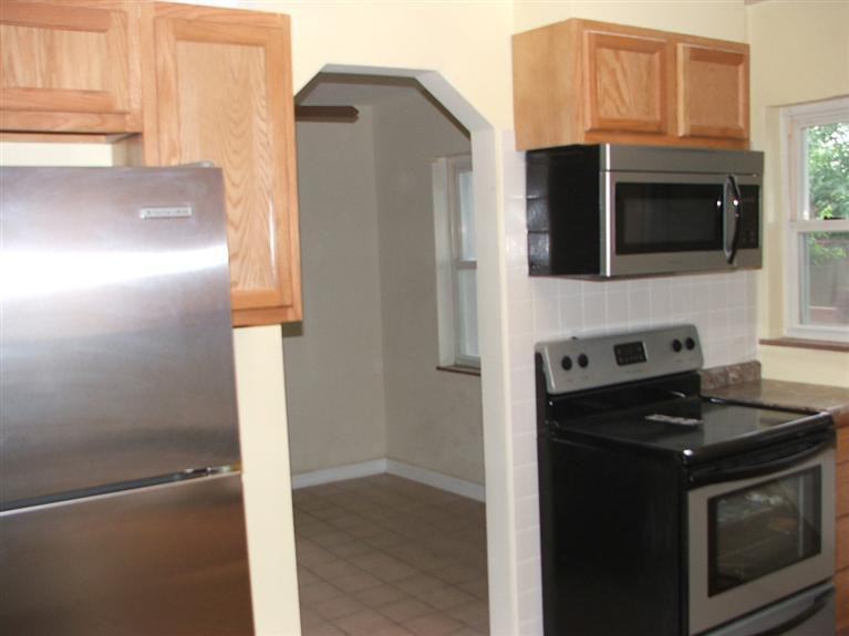 2027 Dallas Avenue - Photo 2 of 18