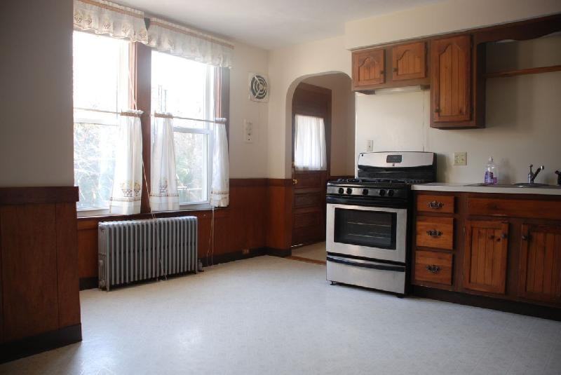 1 Crescent St - Photo 3 of 14