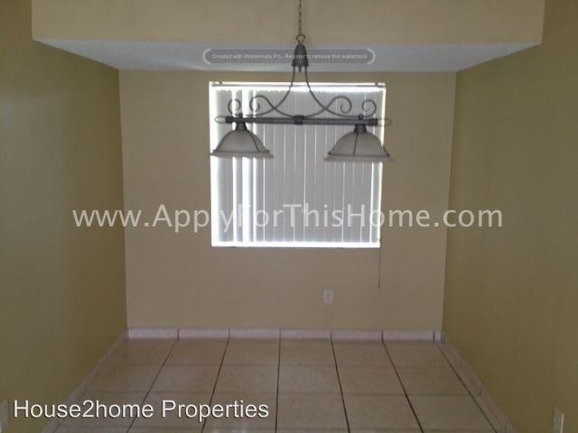 10202 Bonnie Bay Ct - Photo 3 of 14