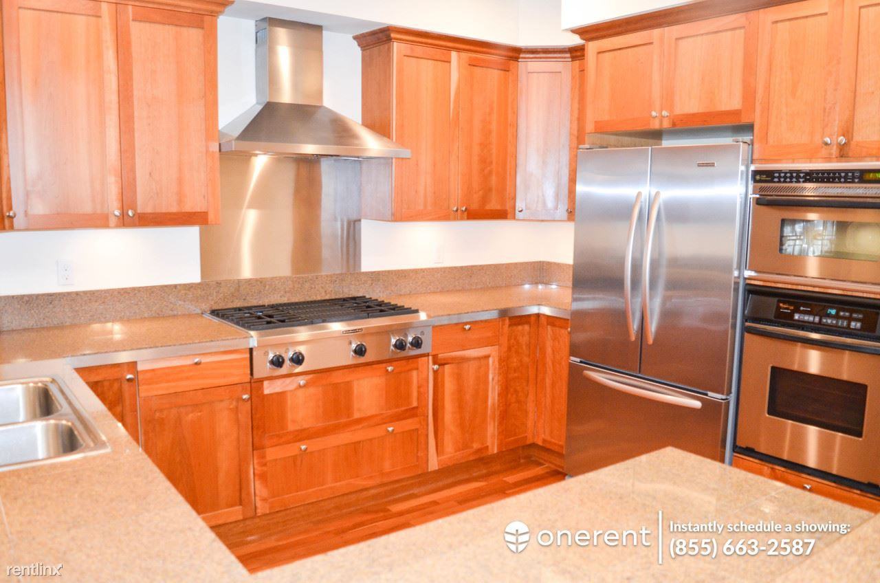 719 2nd Ave W #202 - Photo 2 of 21
