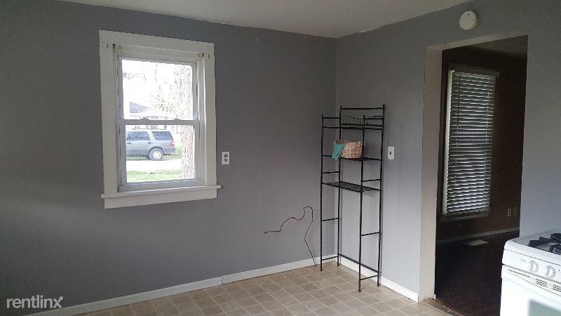 110 S College St - Photo 3 of 9