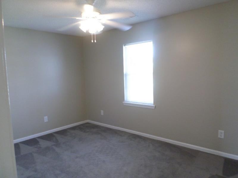 306 Kenilworth Place - Photo 3 of 5