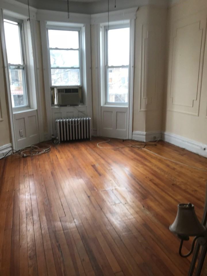 930 71st St #2 - Photo 3 of 9