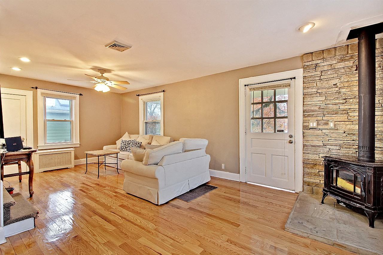 239 D St - Photo 2 of 22