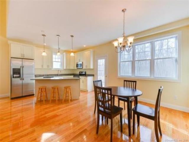 31 Whiting Farm Ln - Photo 3 of 6