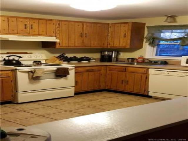 24 Litchfield Ct - Photo 3 of 6