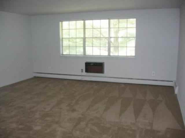 450 Linden Ln - Photo 3 of 6
