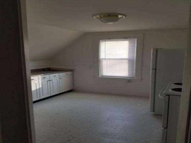 279 Bedford St - Photo 3 of 6