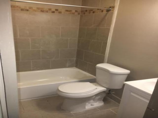 385 S Pearl St - Photo 3 of 6