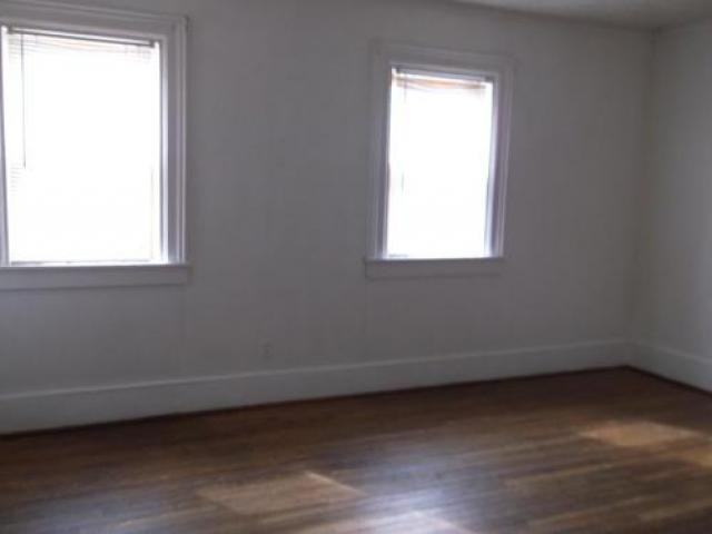 515 Floyd Ave - Photo 2 of 6