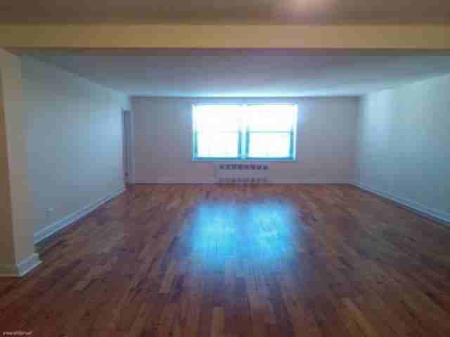 87-22 135th St - Photo 2 of 4