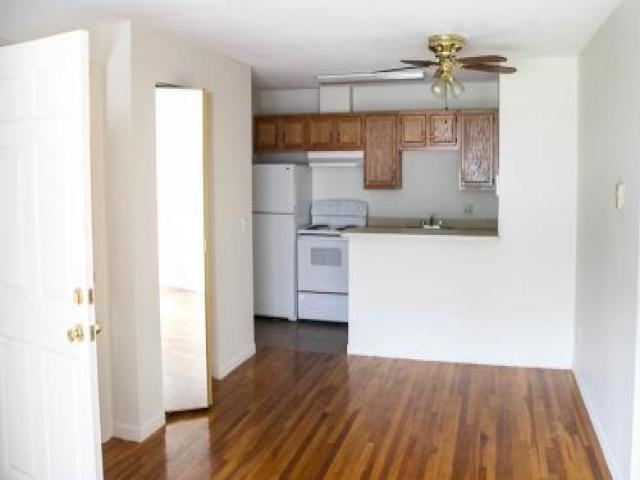 105 Laurel St - Photo 2 of 6