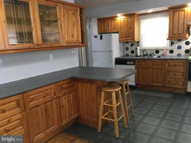 3810 Lawrence Ave - Photo 2 of 5