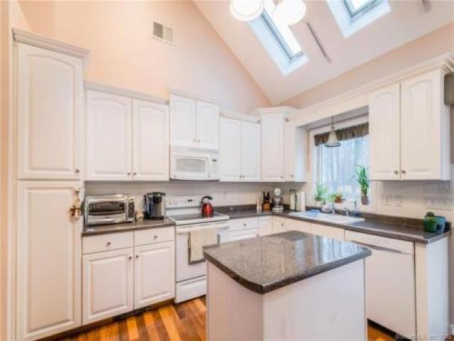 10 Griffin Rd - Photo 2 of 6