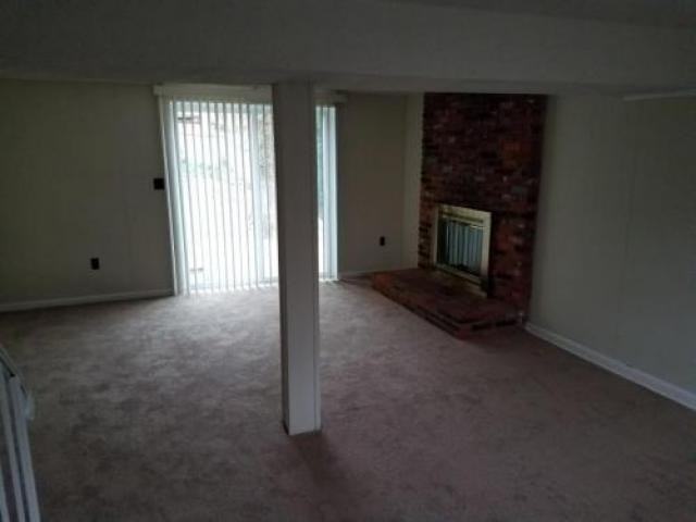 711 Hillcrest Dr - Photo 2 of 3