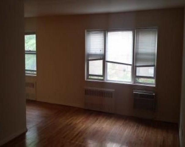 565 Bronxville Rd - Photo 2 of 3