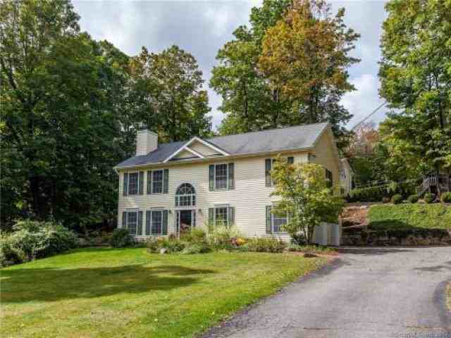 4 Laurel Hill Rd S - Photo 3 of 6