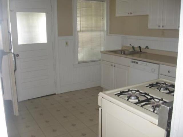 566 Nantasket Ave - Photo 3 of 5