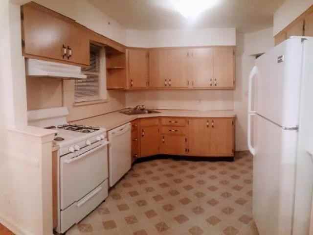 160-68 21st Ave - Photo 3 of 6