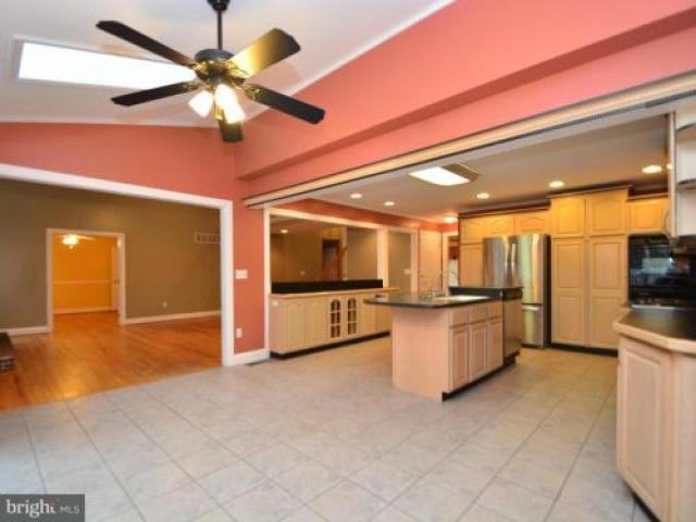 3924 Deer Park Ct - Photo 3 of 6