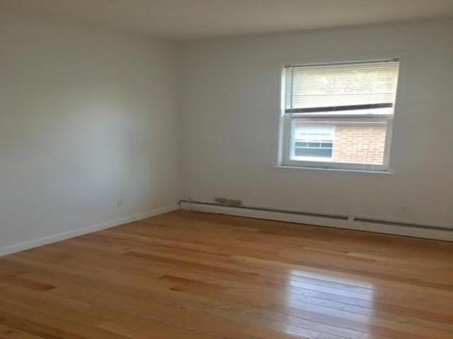 23-38 124th St - Photo 2 of 5