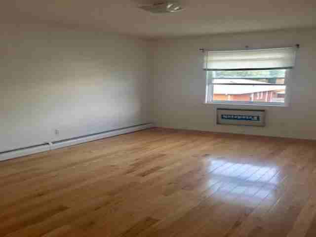 23-38 124th St - Photo 3 of 5