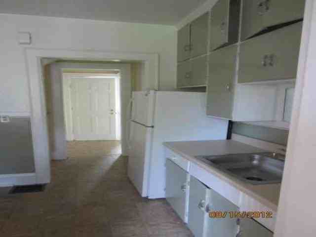 930 Monroe Ave - Photo 2 of 6