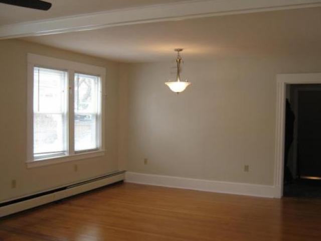 51 Thompson St - Photo 3 of 6