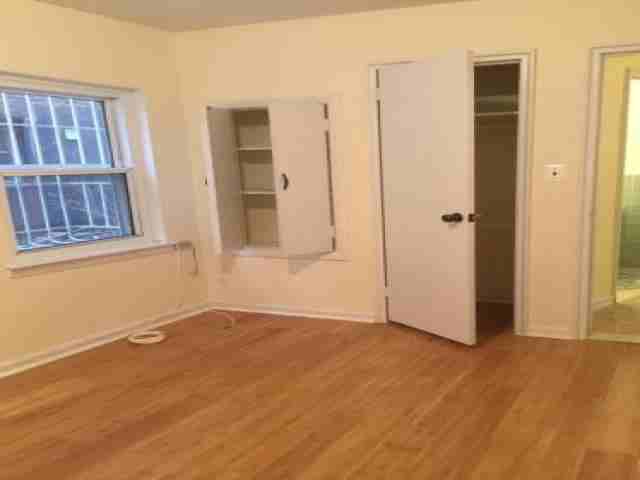 1402 Astor Ave - Photo 2 of 6