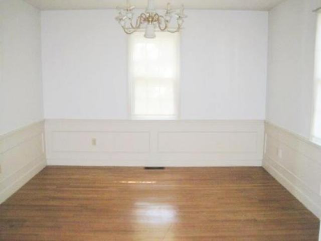 10 Stephen Ln - Photo 3 of 6