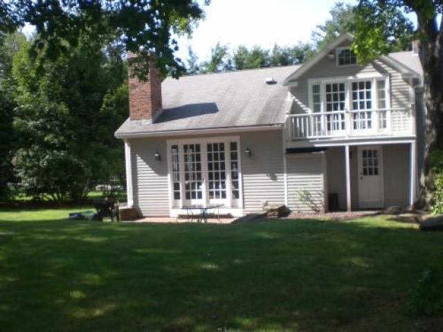 140 Highland St - Photo 3 of 6