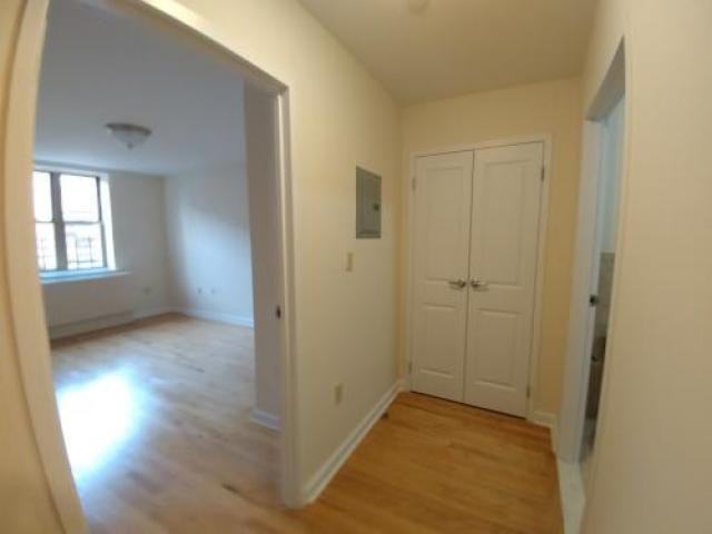 2025 Cruger Ave - Photo 2 of 6