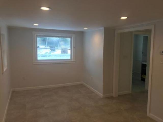 8 Dixon Ave - Photo 3 of 6