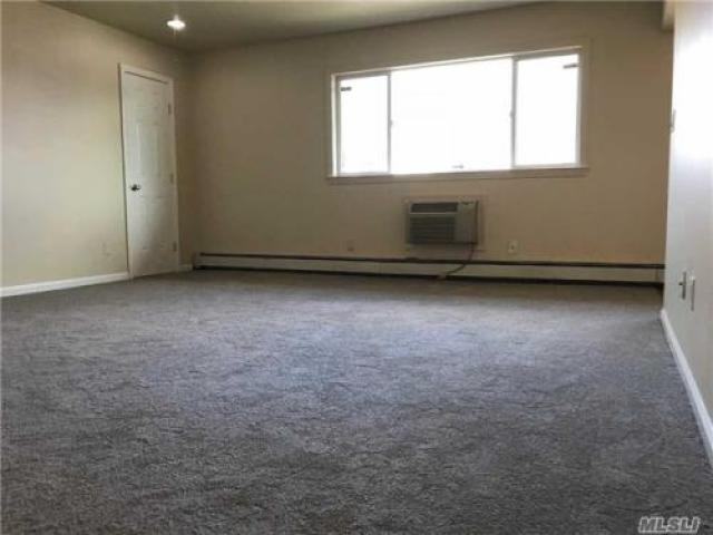 721 Willis Ave - Photo 3 of 6