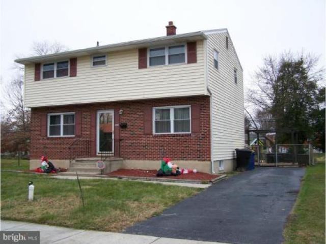 989 Carvel Dr - Photo 2 of 6