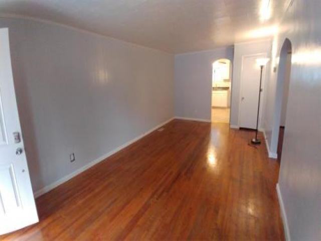 4415 Buchanan Ave - Photo 2 of 6