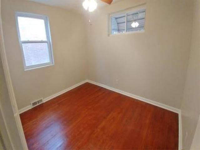 4415 Buchanan Ave - Photo 3 of 6