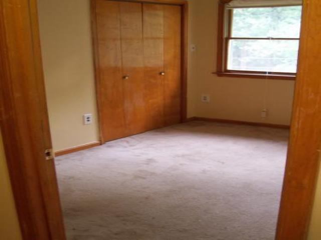 7013 Wells Pkwy - Photo 3 of 6