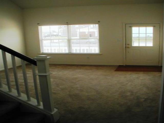 433 Worchester Dr - Photo 2 of 6