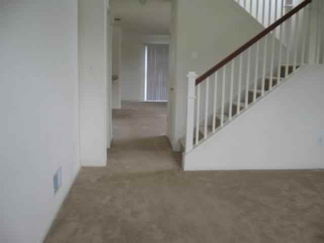 433 Worchester Dr - Photo 3 of 6
