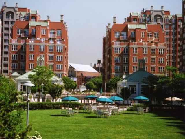 125 Oceana Dr E - Photo 2 of 6