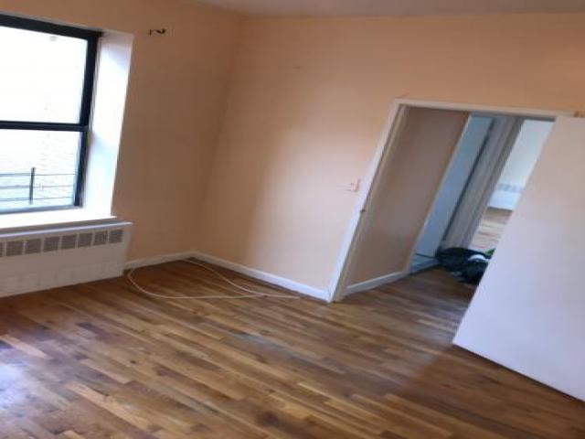 179 W Burnside Ave - Photo 3 of 6