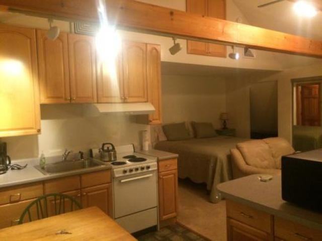 284 Ferry St - Photo 2 of 6