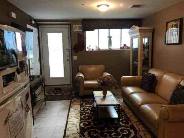 108 Elmbank St - Photo 3 of 6