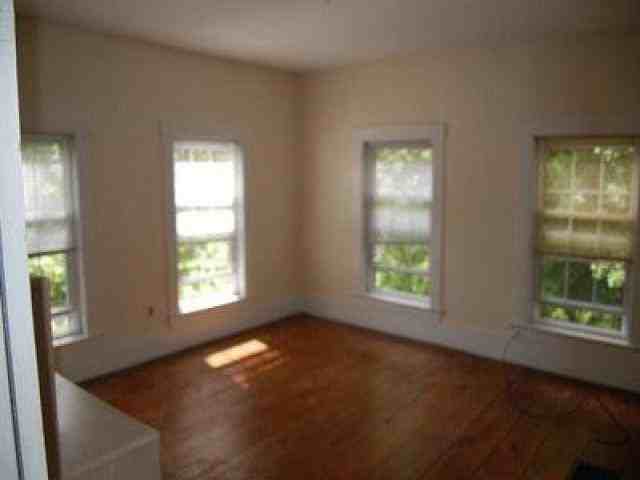 72 Curtis Pl - Photo 3 of 6