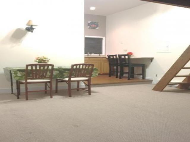 884 Stanley St - Photo 3 of 6