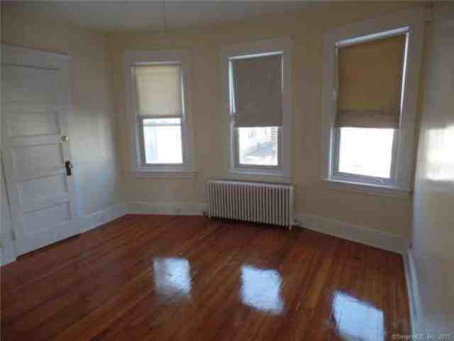 131 Kent Ave - Photo 2 of 6